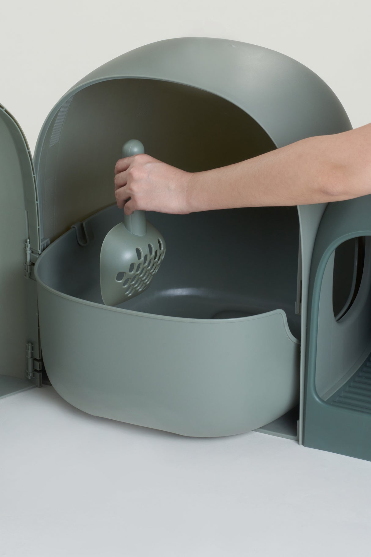 Kattenbak - One Size Fits All - Grote Ruimte - Lekvrij - Geurvrij - Inclusief Kattebakschepje - 67.7x49x50cm (LxBxH) SpirePets